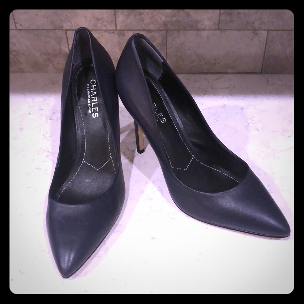 Charles by Charles David Maxx 4 in Dark Navy Pumps